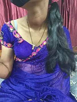 Snapshot of reshma124 chatting on July 14, 10:43 am reshma124 online show from July 14, 10:43 am