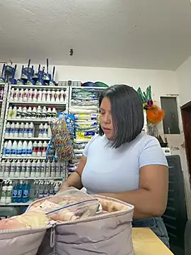 ISABELLA  LUNA online show from June 17, 1:23 pm