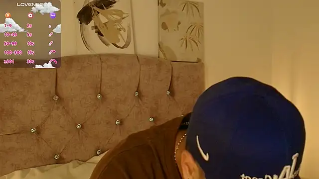 Snapshot of Amadeo_Wild_ chatting on May 29, 4:10 am Amadeo Wild online show from May 29, 4:10 am