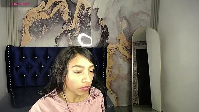 Snapshot of Adarasuri_v chatting on June 3, 2:58 am Adarasuri v online show from June 3, 2:58 am