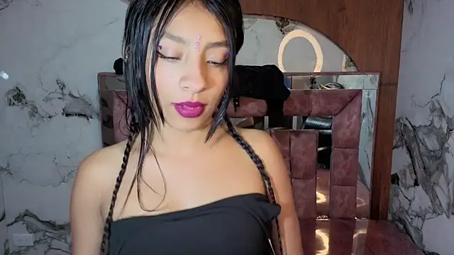 Snapshot of Adarasuri_v chatting on July 14, 10:26 pm Adarasuri v online show from July 14, 10:26 pm