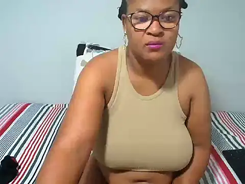 Snapshot of CandyYumsAerolaXX chatting on June 4, 7:25 am CandyYumsAerolaXX online show from June 4, 7:25 am
