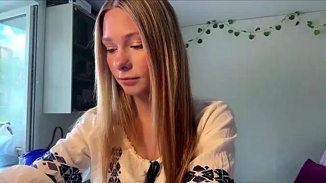 Snapshot of JulietFekete chatting on May 24, 10:09 am JulietFekete online show from May 24, 10:09 am