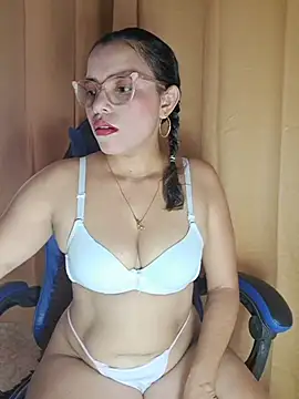 Snapshot of Estrella_em chatting on July 3, 9:43 pm Estrella em online show from July 3, 9:43 pm