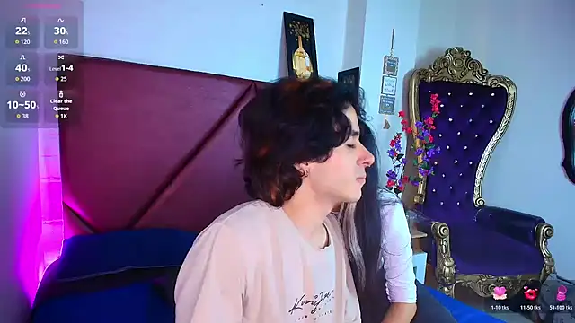 Snapshot of Chlloe_Fox chatting on June 18, 7:40 pm Chlloe Fox online show from June 18, 7:40 pm
