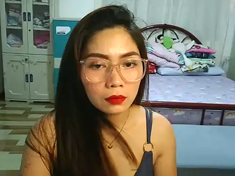 Snapshot of Sexynica chatting on May 24, 12:43 pm Sexynica online show from May 24, 12:43 pm