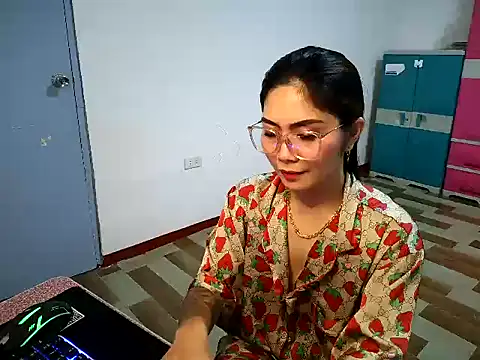 Snapshot of Sexynica chatting on June 21, 1:46 pm Sexynica online show from June 21, 1:46 pm
