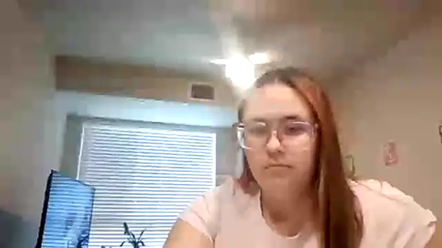 Snapshot of Midnight_Riott chatting on May 27, 11:46 pm Midnight Riott online show from May 27, 11:46 pm