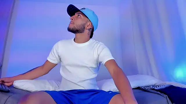 Snapshot of _Kevin_xxx chatting on January 19, 5:11 am Kevin xxx online show from January 19, 5:11 am