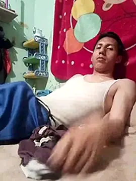 Snapshot of Twink0207 chatting on July 14, 12:24 am Twink0207 online show from July 14, 12:24 am