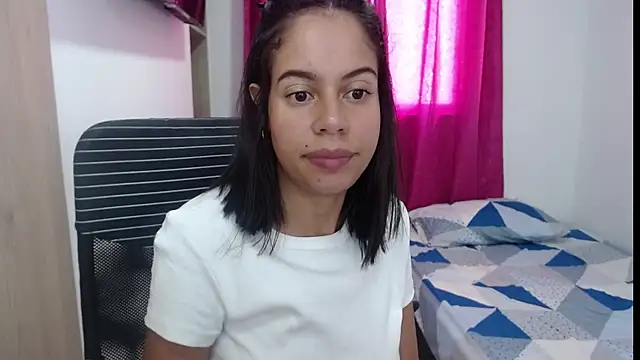 Snapshot of Valeria_Santos_ chatting on June 24, 1:43 pm Valeria Santos online show from June 24, 1:43 pm