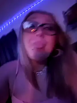 Snapshot of alecstacy chatting on June 21, 2:47 am alecstacy online show from June 21, 2:47 am