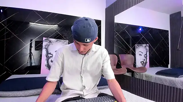 Snapshot of Camilo_Contreras chatting on June 25, 7:18 pm Camilo Contreras online show from June 25, 7:18 pm