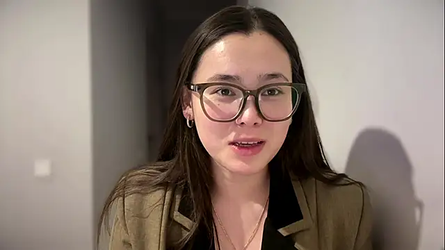 Snapshot of AmeliaAurelia chatting on May 21, 3:30 pm AmeliaAurelia online show from May 21, 3:30 pm