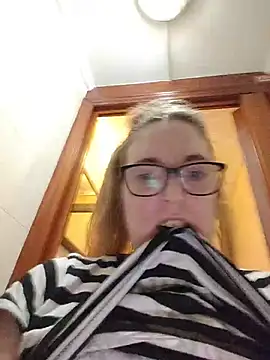 Snapshot of Alexia69812 chatting on July 8, 5:17 pm Alexia69812 online show from July 8, 5:17 pm