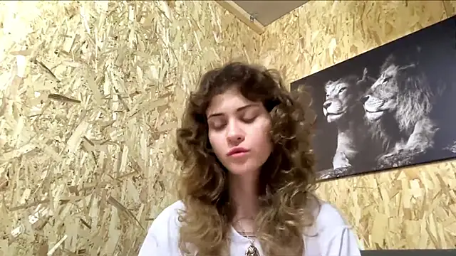Snapshot of HarmonyShulman chatting on May 22, 8:10 am HarmonyShulman online show from May 22, 8:10 am