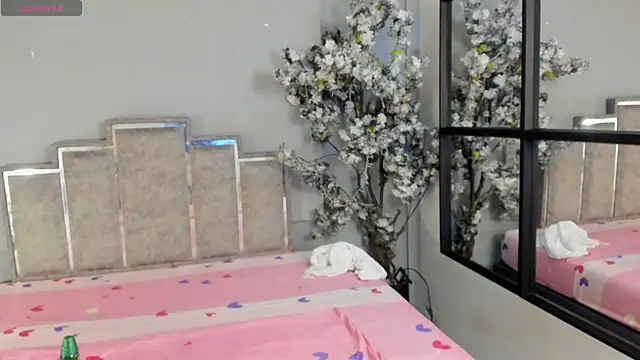 Sofiawonderr online show from June 17, 7:26 pm