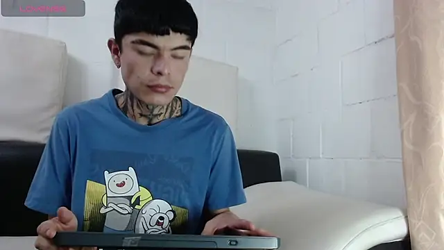 Snapshot of badboy-fox chatting on June 22, 12:24 am badboy-fox online show from June 22, 12:24 am