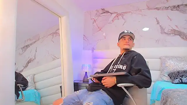 Snapshot of Yoel_Boyxx chatting on May 22, 3:57 am Yoel Boyxx online show from May 22, 3:57 am