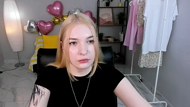 Snapshot of Tracy_Thompson chatting on May 22, 11:27 am Tracy Thompson online show from May 22, 11:27 am