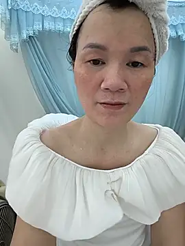Snapshot of Lye_lovely chatting on July 5, 3:02 am Lye lovely online show from July 5, 3:02 am