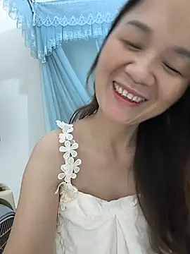 Snapshot of Lye_lovely chatting on July 8, 9:52 pm Lye lovely online show from July 8, 9:52 pm