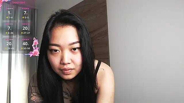 Snapshot of LillGothBaby chatting on June 18, 4:57 am LillGothBaby online show from June 18, 4:57 am