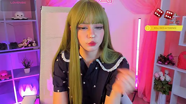 YunaLeaf online show from May 24, 9:09 pm