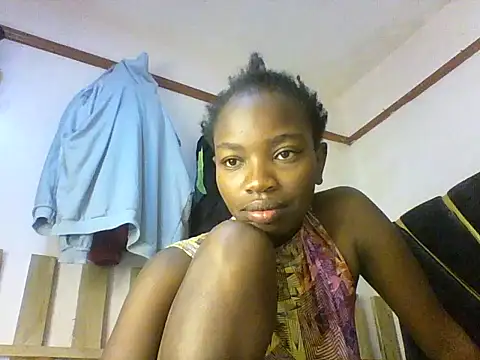Snapshot of aliana082169 chatting on June 15, 7:32 am aliana082169 online show from June 15, 7:32 am