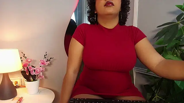 Snapshot of Kristal_donne chatting on June 6, 12:10 pm Kristal donne online show from June 6, 12:10 pm
