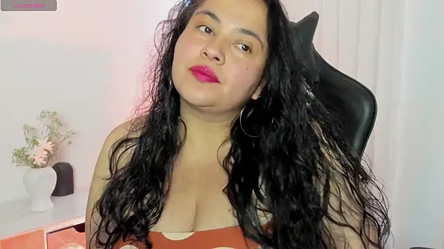 Snapshot of JadeBellee chatting on May 25, 4:46 pm JadeBellee online show from May 25, 4:46 pm