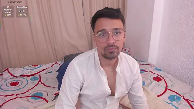 Snapshot of max_ed chatting on July 14, 12:33 pm max ed online show from July 14, 12:33 pm