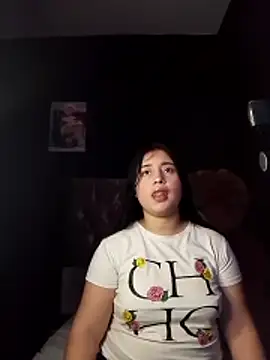 Snapshot of Andreynayoana_18 chatting on May 22, 1:17 pm Andreynayoana 18 online show from May 22, 1:17 pm