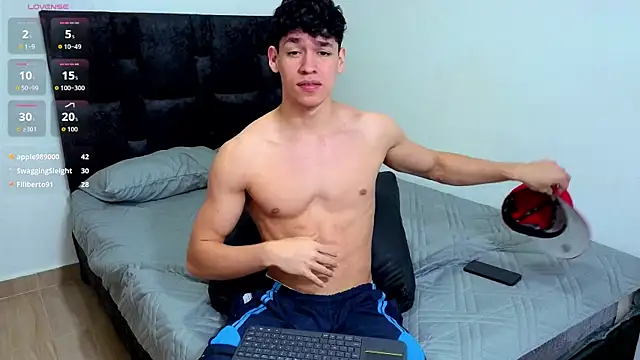 Snapshot of Luke_Muscle chatting on June 24, 2:05 pm Luke Muscle online show from June 24, 2:05 pm