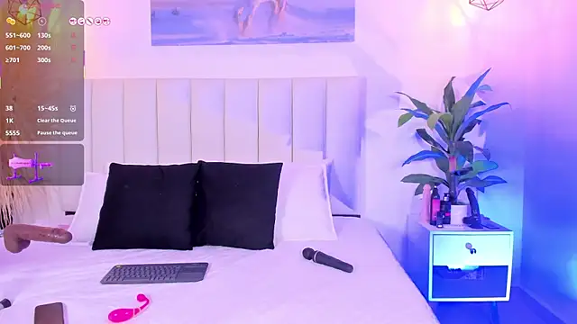 Snapshot of _Emily_Queen chatting on June 19, 5:56 am Emily Queen online show from June 19, 5:56 am