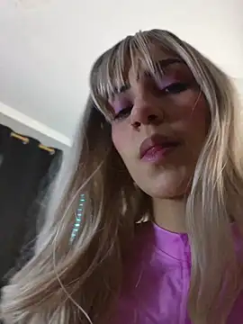Snapshot of sofi_diaz1 chatting on June 4, 4:02 pm sofi diaz1 online show from June 4, 4:02 pm