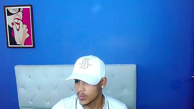 Snapshot of Angel_foxc13 chatting on June 7, 3:21 am Angel foxc13 online show from June 7, 3:21 am