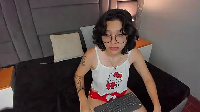 Snapshot of scarleth_blaze chatting on June 19, 3:22 am scarleth blaze online show from June 19, 3:22 am