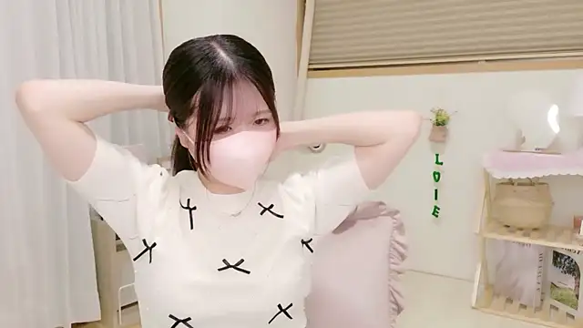 Yuinyaaa online show from June 4, 7:25 am