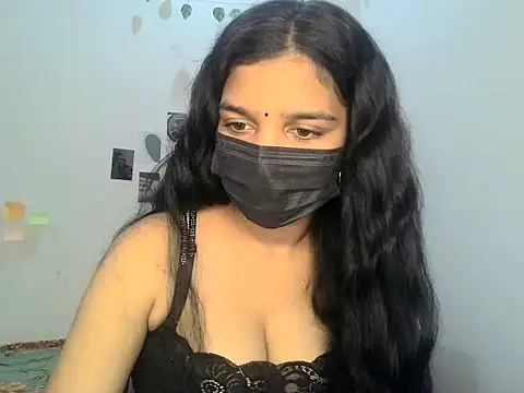 Snapshot of suzan_melly chatting on May 22, 7:26 am suzan melly online show from May 22, 7:26 am
