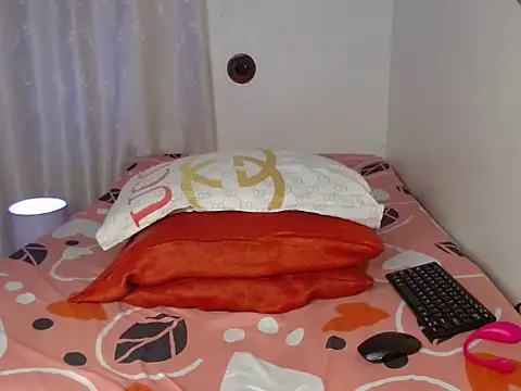 ZoeTracy online show from July 11, 6:16 am