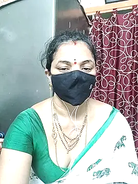 Snapshot of Leela_555 chatting on July 7, 10:58 pm Leela 555 online show from July 7, 10:58 pm
