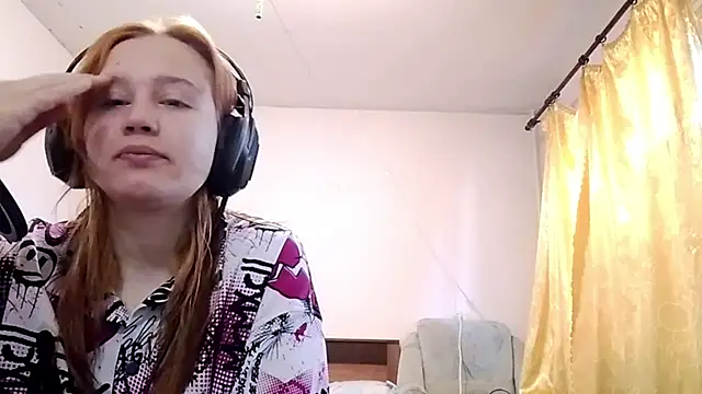 Snapshot of PolyaMilk chatting on June 9, 12:50 pm PolyaMilk online show from June 9, 12:50 pm