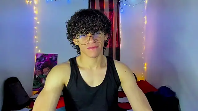 Snapshot of tom_bluees10 chatting on June 24, 3:00 pm tom bluees10 online show from June 24, 3:00 pm