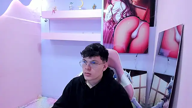Snapshot of AngeloBocellii chatting on June 21, 1:24 pm AngeloBocellii online show from June 21, 1:24 pm