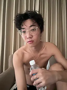 Snapshot of YourBadboy718 chatting on June 26, 8:08 am YourBadboy718 online show from June 26, 8:08 am