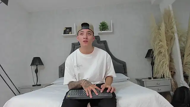 Snapshot of wesley_boyy_ chatting on May 23, 8:13 pm wesley boyy online show from May 23, 8:13 pm