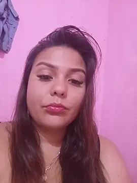 Snapshot of Rich_valentina chatting on May 25, 1:00 am Rich valentina online show from May 25, 1:00 am