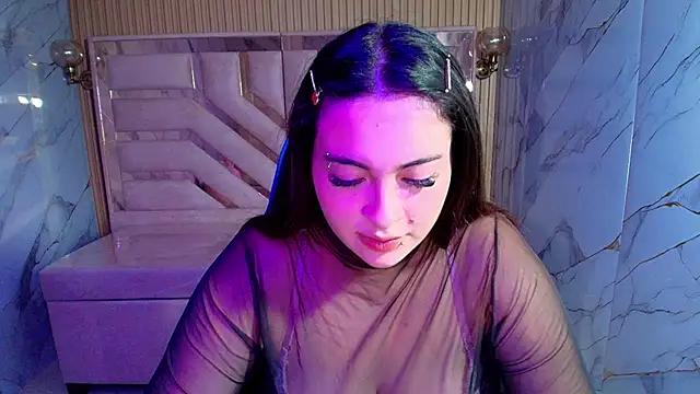 Snapshot of Kiara_Moon_r chatting on July 7, 6:47 am Kiara Moon r online show from July 7, 6:47 am