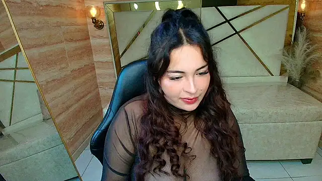 Snapshot of Kiara_Moon_r chatting on July 14, 3:11 am Kiara Moon r online show from July 14, 3:11 am